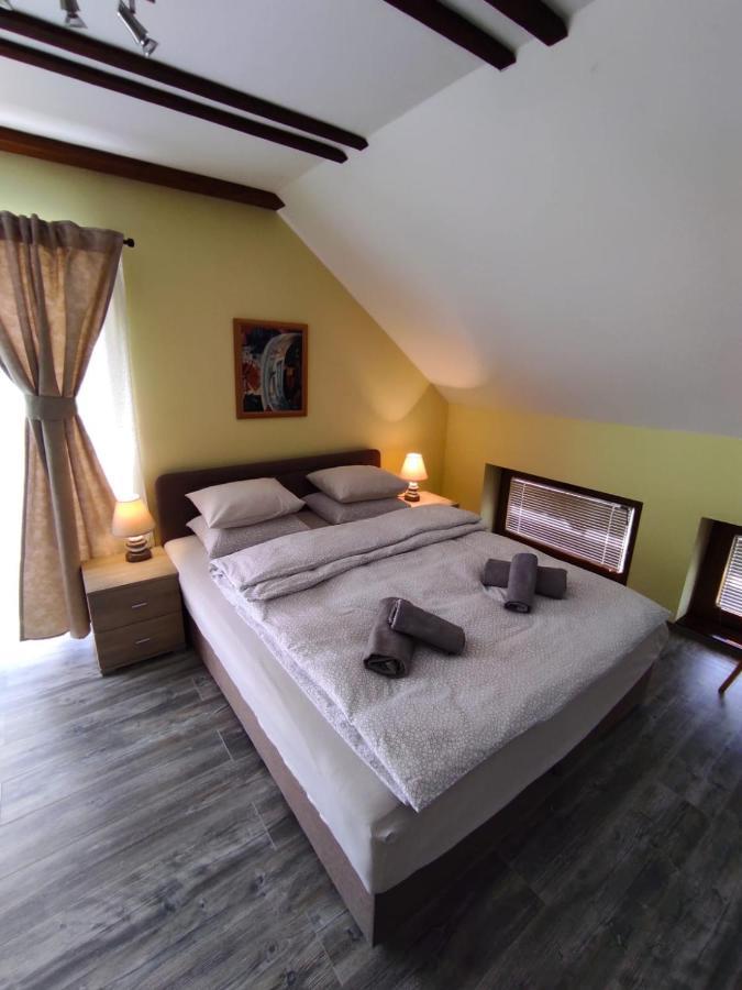 Accommodation "Old Town Dreznik" Rakovica Exterior foto